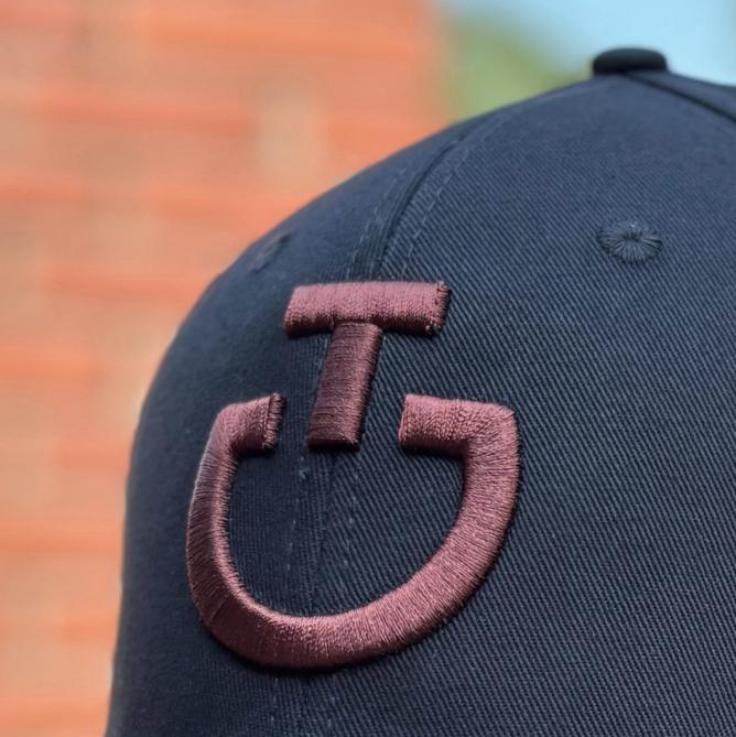 Czapka z daszkiem CT czarna z logo mink  (6)